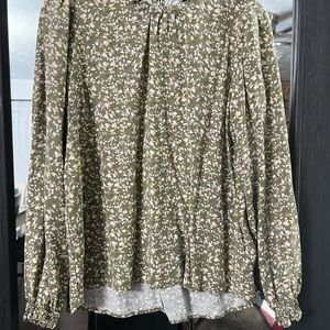 😍😍SOLD😍😍Staccato Shirt size Large